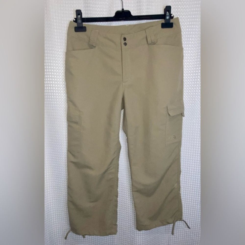 The north Face‎ cargo Capri pants size 8 - Beige
